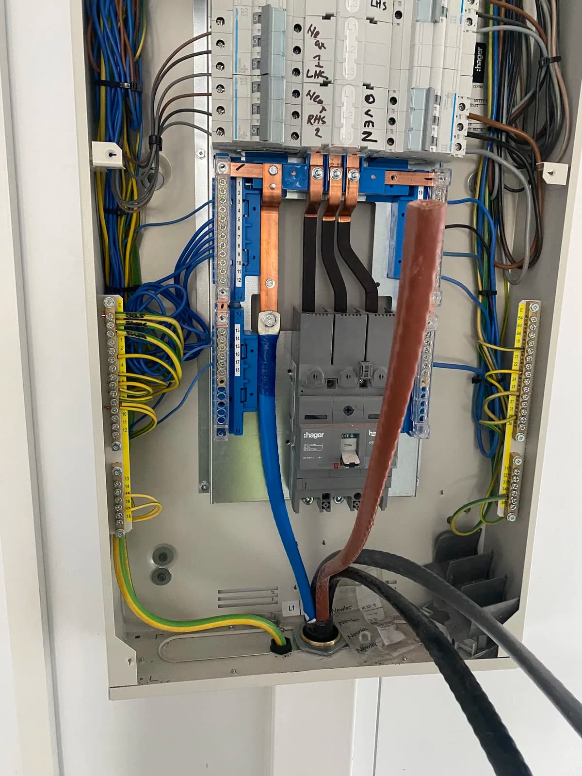 Open three-phase Hager board with L1, L2 and L3